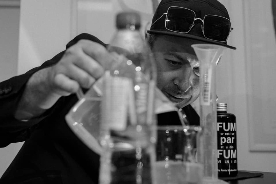 Aistis Mickevičius | FUMparFUM.  ALCHEMIST CHARLATAN / DRAMA QUEEN 